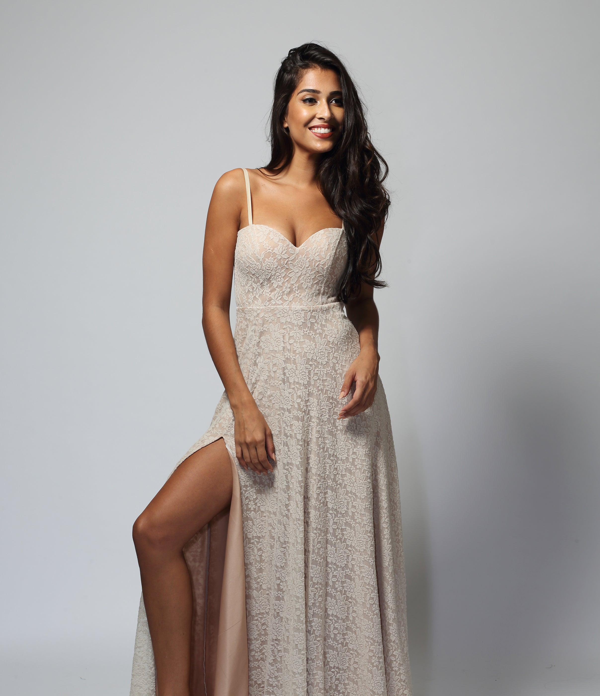 TCR Cream Sweetheart neckline Lace Slit Gown!