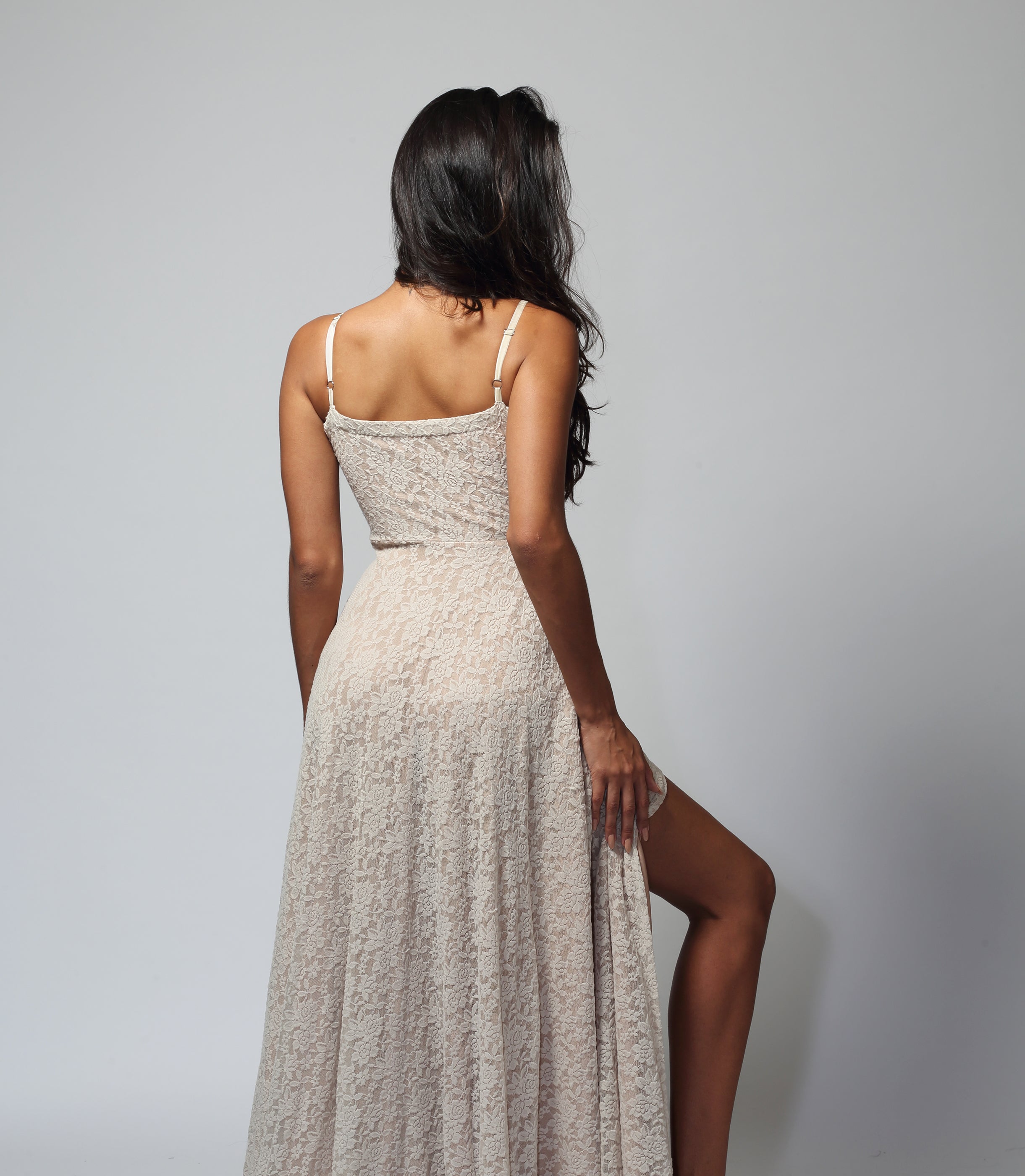 TCR Cream Sweetheart neckline Lace Slit Gown!