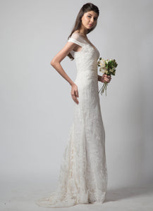 TCR White Lace Bodycon Wedding Gown! – TheClothingRental TCR White Lace Bodycon Wedding Gown! – TheClothingRental